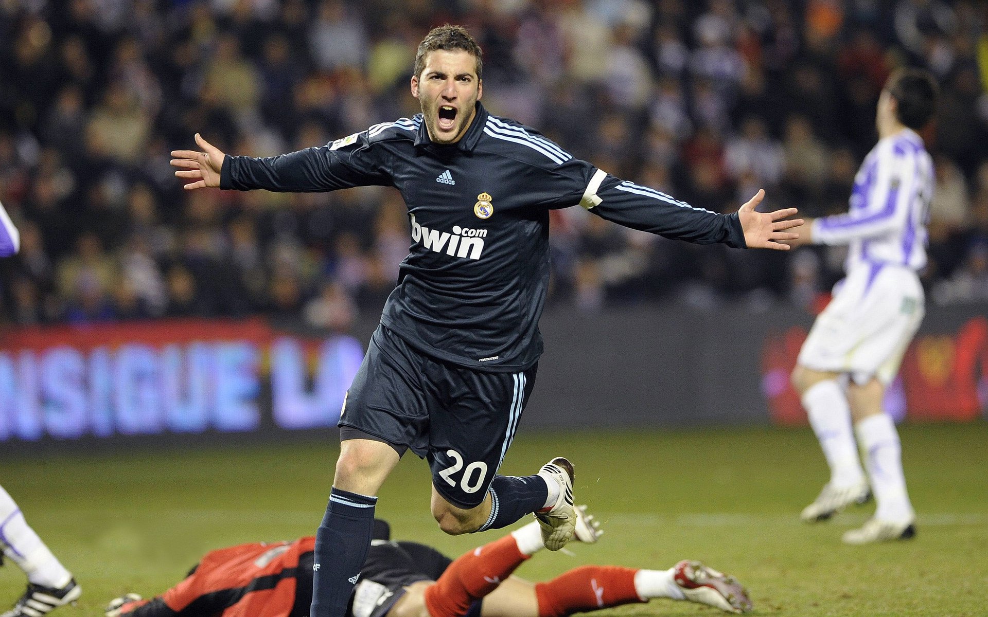 媒体人爆料：传言亚泰外援赛前讨薪，开“不欠薪证明”成难题！