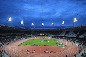 乐鱼体育平台app下载-快船三巨头磨合不顺，队内氛围堪忧，快船三巨头时期阵容