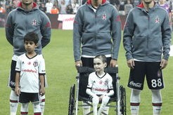 乐鱼电竞· (中国)官方网站-哈兰德15场23球3助领跑英超射手榜，哈兰德能否超越c罗